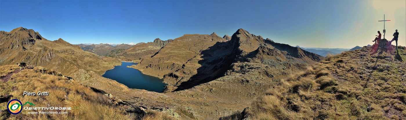 44 Dalla Cima di Mezzeno vista panoramica verso i Laghi Gemelli.jpg
